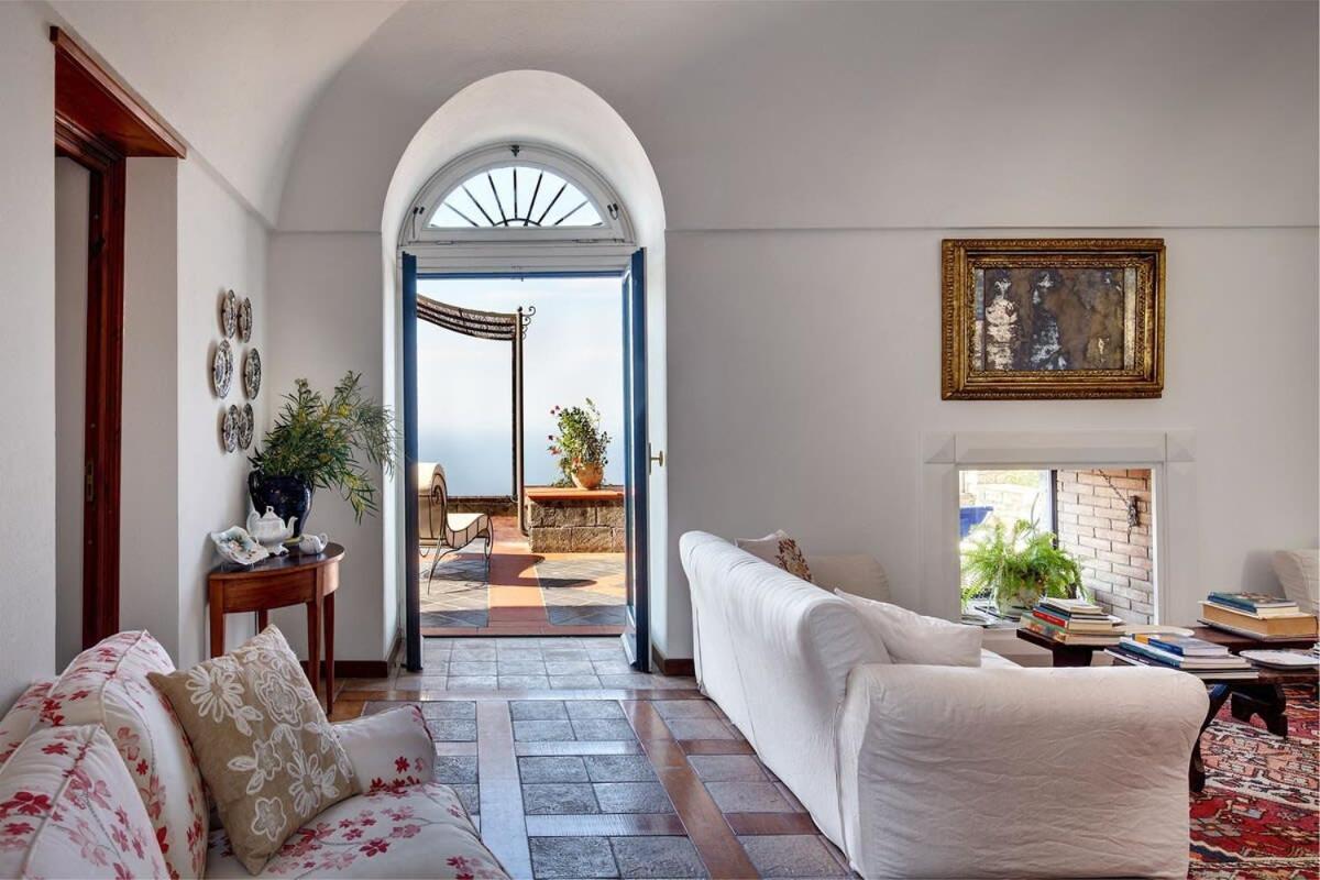 Fondo Turiello Villa Gardens Pool And Guest Services 마사루브렌세 외부 사진