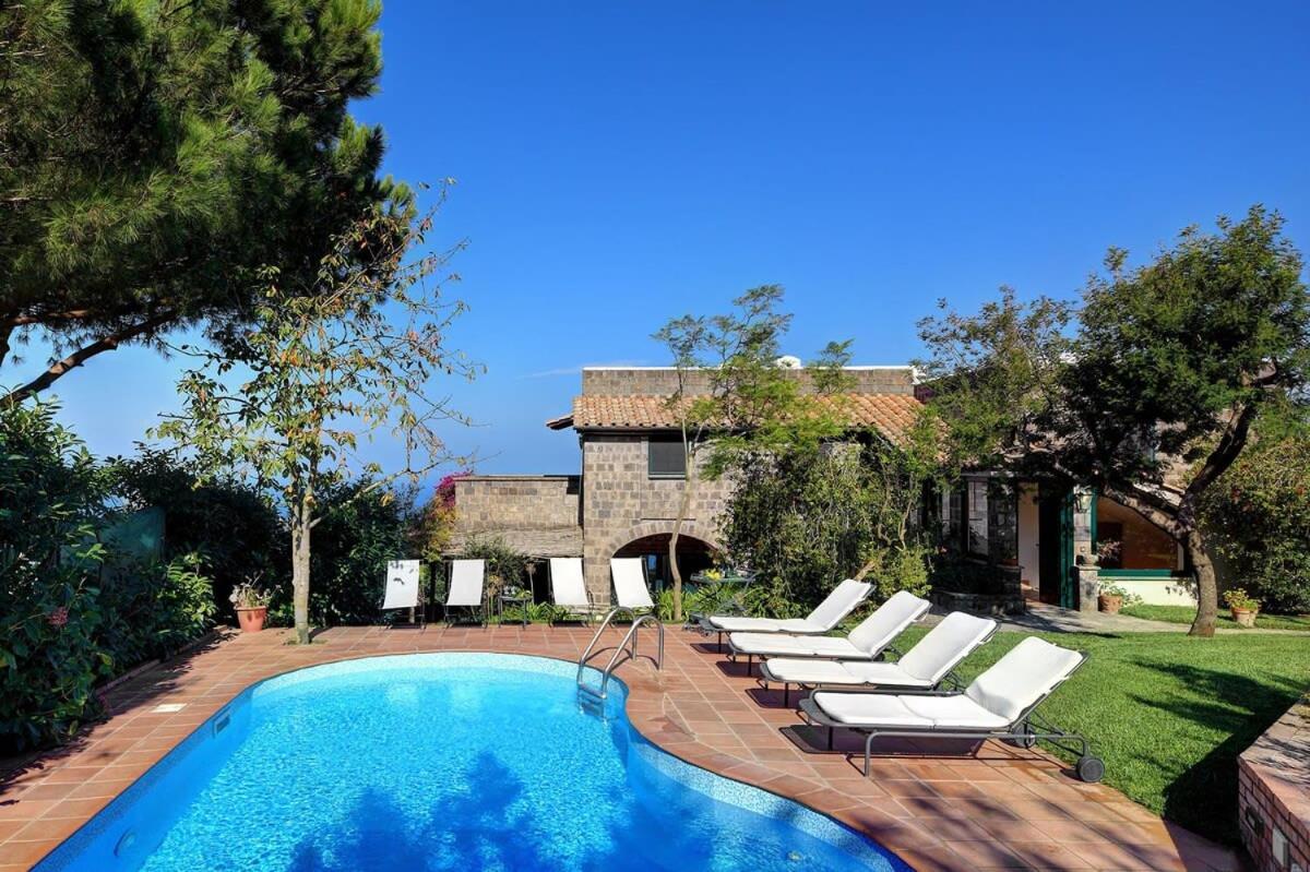 Fondo Turiello Villa Gardens Pool And Guest Services 마사루브렌세 외부 사진